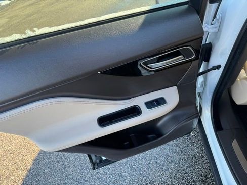 Used 2019 Jaguar F-PACE Prestige image 34