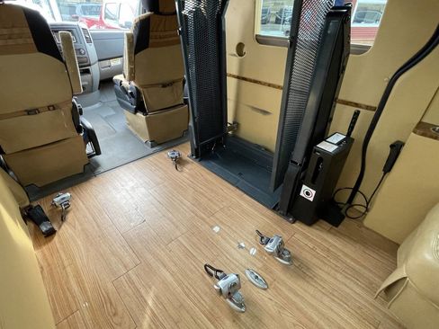 Used 2014 Mercedes-Benz Sprinter 2500 image 22
