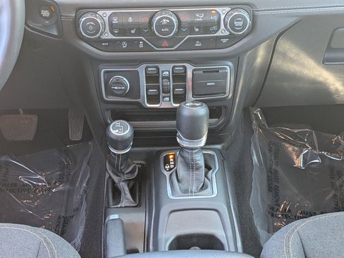 Used 2025 Jeep Wrangler Unlimited Sahara AWD/4WD image 20