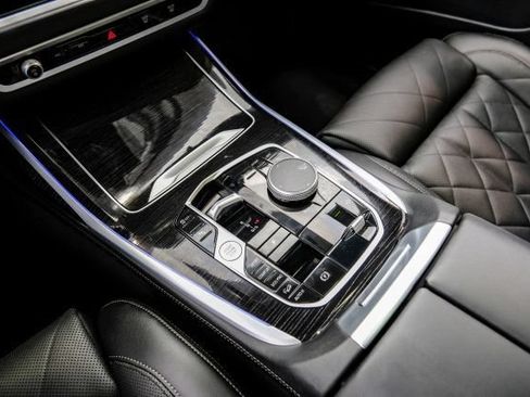 Used 2023 BMW X7 xDrive40i w/ M Sport Package AWD/4WD image 33