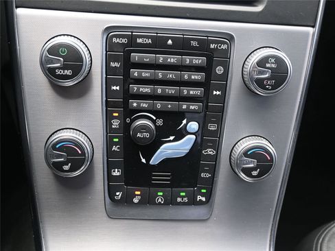 Used 2018 Volvo S60 T5 Inscription image 13