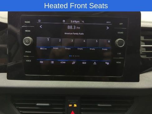 Used 2025 Volkswagen Jetta SE image 15