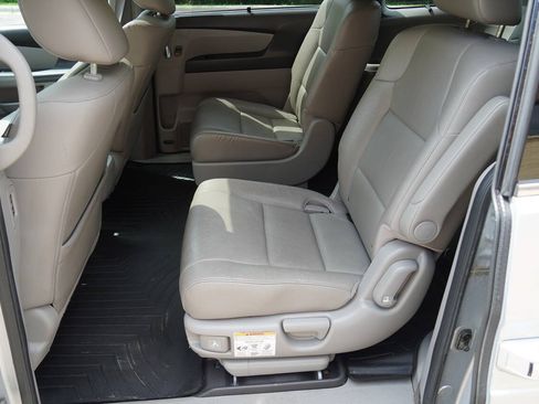 Used 2015 Honda Odyssey Touring Elite image 13