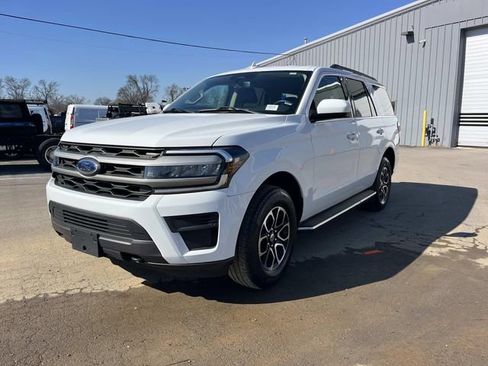 Certified 2023 Ford Expedition XLT image 7