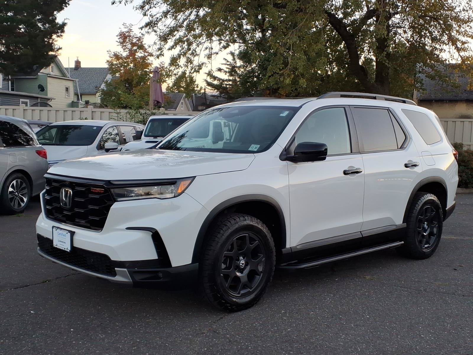 Used 2025 Honda Pilot TrailSport image 3
