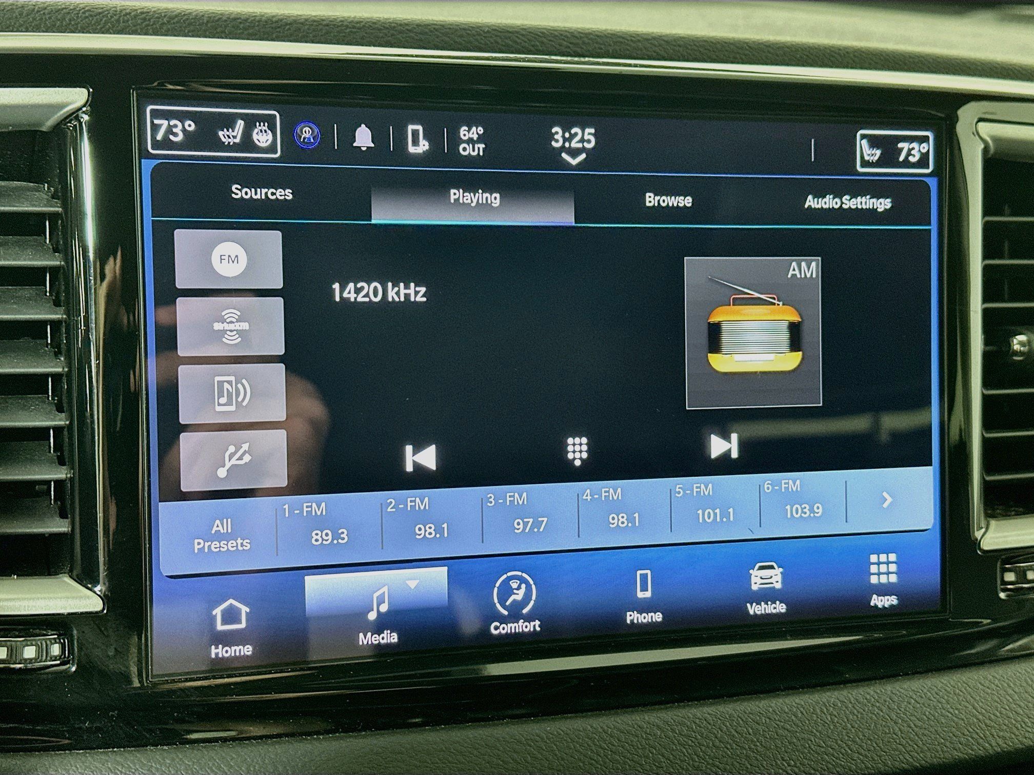 Used 2023 Chrysler Pacifica Touring-L FWD image 14