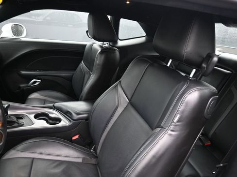 Used 2023 Dodge Challenger SXT w/ Plus Package image 12