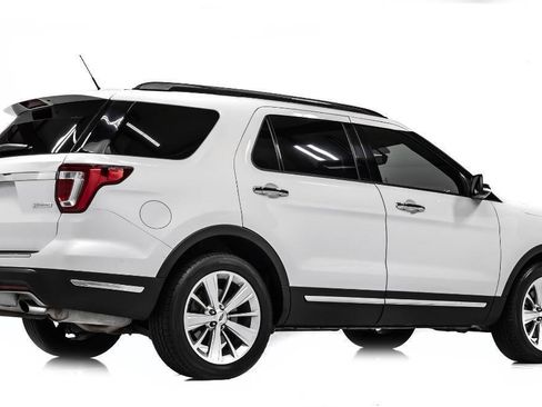 Used 2019 Ford Explorer Limited image 3