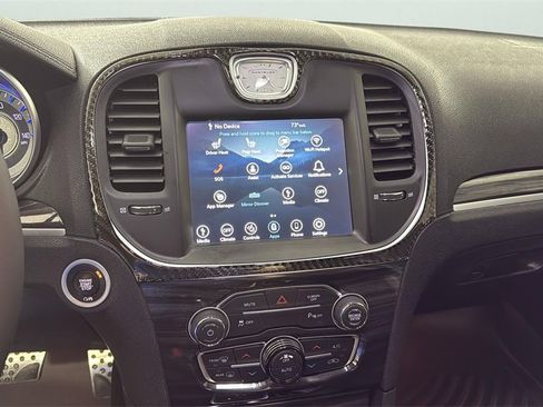 Used 2022 Chrysler 300 Touring L image 21