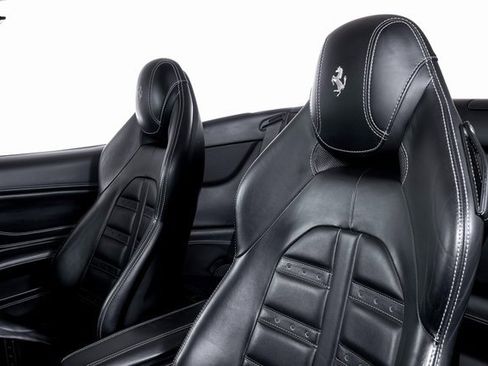 Used 2016 Ferrari California T image 21