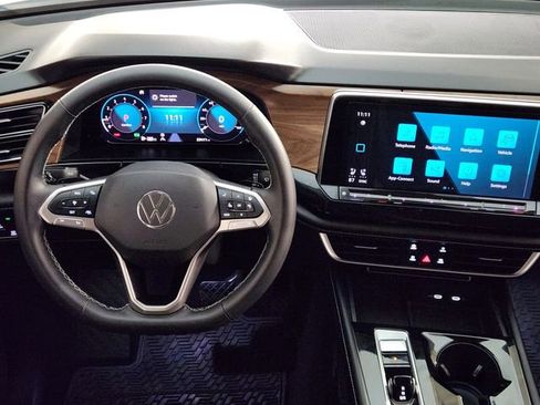 Used 2024 Volkswagen Atlas SE w/ Black Wheel Package image 26