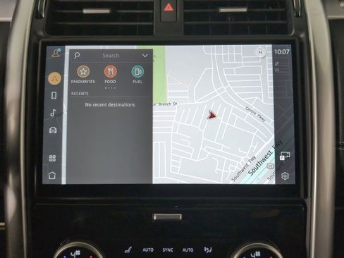 Certified 2025 Land Rover Discovery Dynamic SE image 25