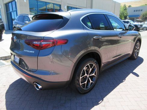 Used 2019 Alfa Romeo Stelvio Ti AWD/4WD image 3