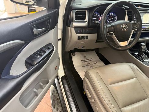 Used 2018 Toyota Highlander Limited image 13