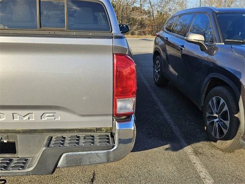 Used 2017 Toyota Tacoma SR5 image 15
