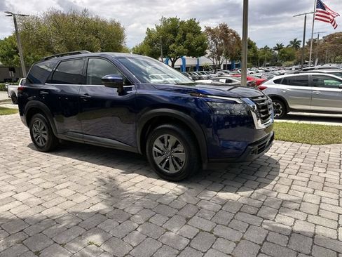 Used 2025 Nissan Pathfinder SV FWD image 16