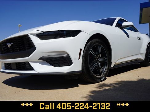 Used 2025 Ford Mustang Coupe RWD image 4