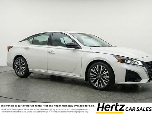 Used 2025 Nissan Altima 2.5 SV image 1