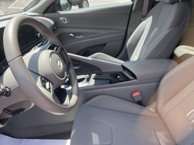 Used 2025 Hyundai Elantra Sport FWD image 12