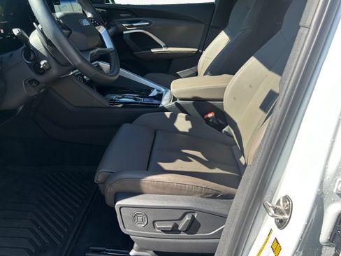 Certified 2025 Audi Q5 Premium w/ Premium Plus AWD/4WD image 9