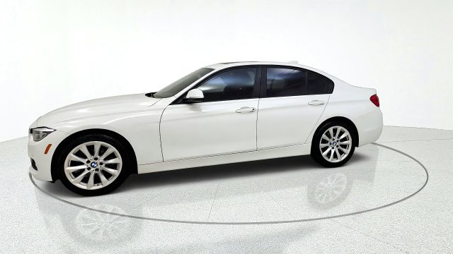 Used 2018 BMW 320i xDrive Sedan AWD/4WD image 4