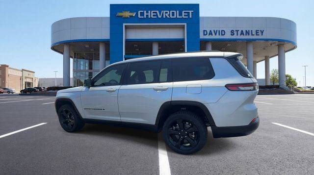 Used 2025 Jeep Grand Cherokee L Limited w/ Black Appearance Package AWD/4WD image 6