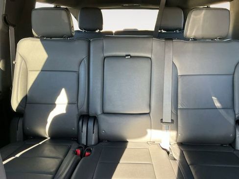 Used 2025 Chevrolet Suburban Z71 image 6