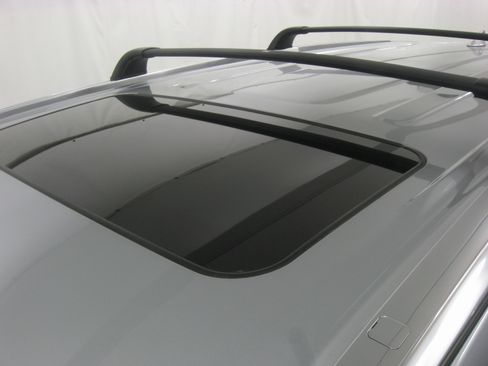 Used 2019 Toyota Highlander XLE image 26