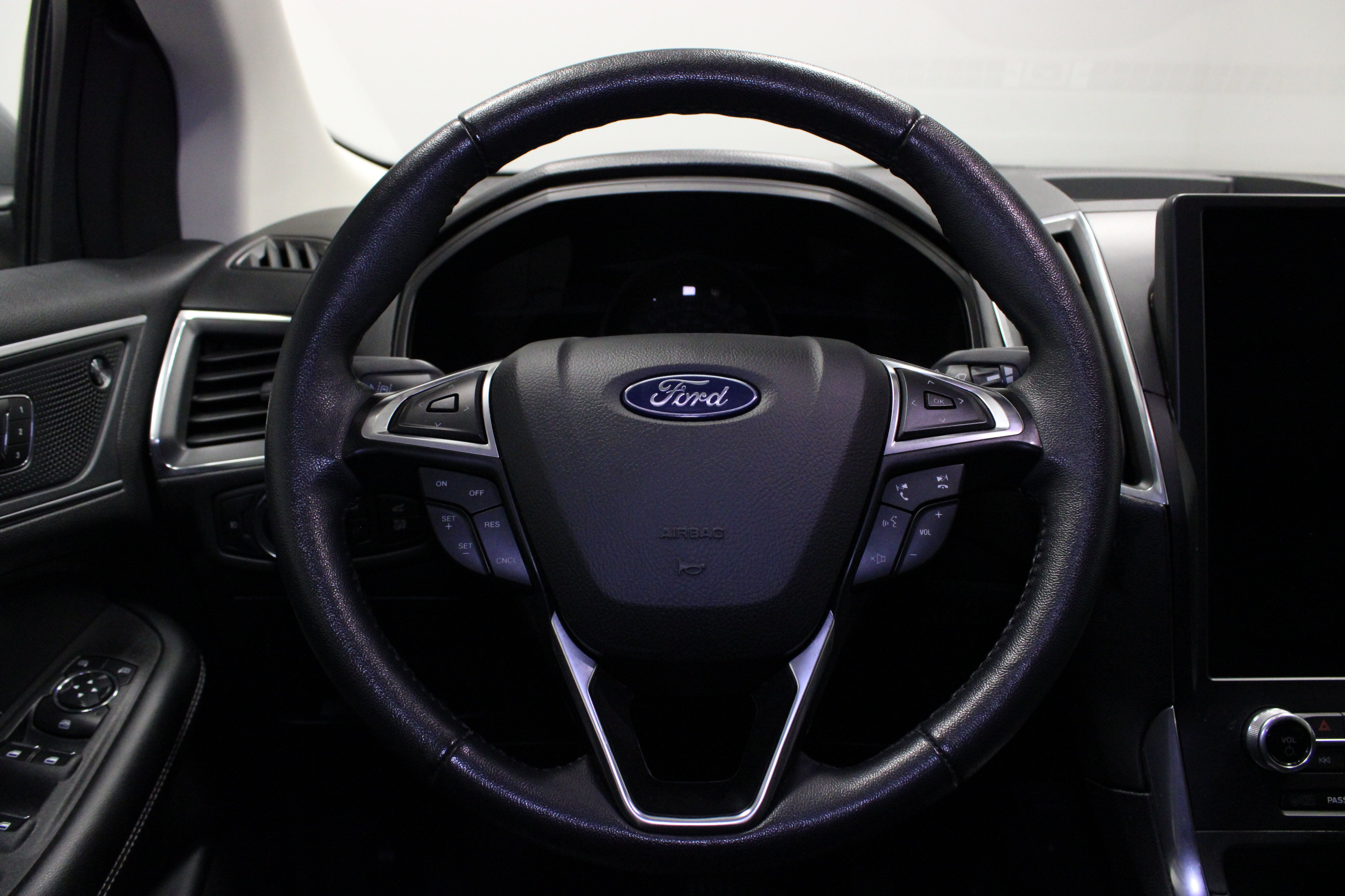 Used 2024 Ford Edge Titanium AWD/4WD image 21