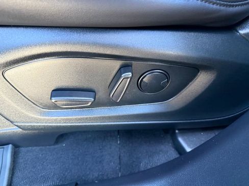 Used 2022 Ford Explorer XLT w/ Equipment Group 202A image 21