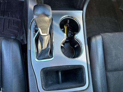 Used 2021 Jeep Grand Cherokee Laredo X image 26