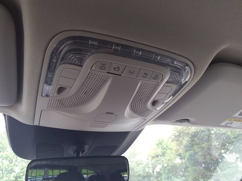 Used 2023 Mercedes-Benz Metris Passenger image 25