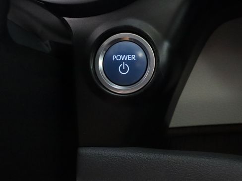 Used 2021 Toyota Sienna XLE FWD image 18