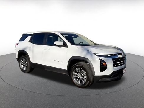 Used 2025 Chevrolet Equinox LT image 2