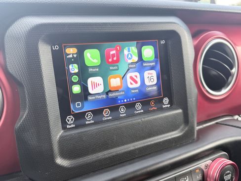 Used 2021 Jeep Gladiator Rubicon w/ Cold Weather Group image 74