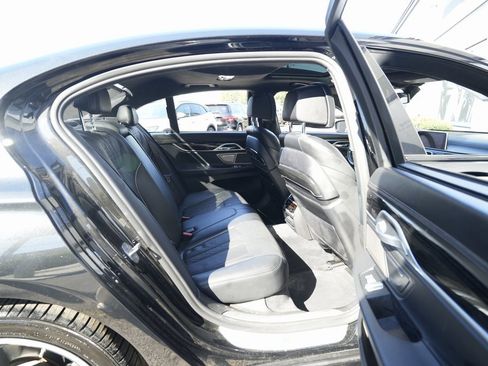 Used 2019 BMW 750i xDrive image 18