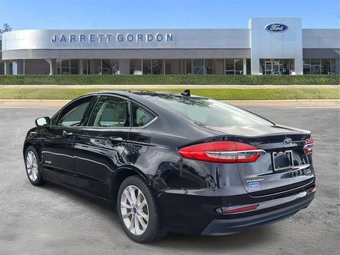 Certified 2019 Ford Fusion SE image 3