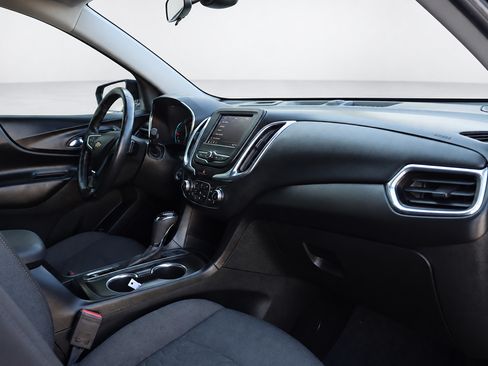Used 2020 Chevrolet Equinox LT w/ Driver Convenience Package AWD/4WD image 22