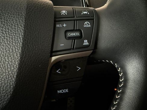 Used 2025 Toyota Camry SE FWD image 31