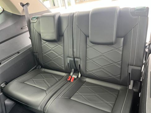 Used 2024 Volkswagen Atlas SE FWD image 35