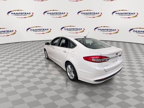 Used 2018 Ford Fusion SE w/ Fusion SE Technology Package image 6
