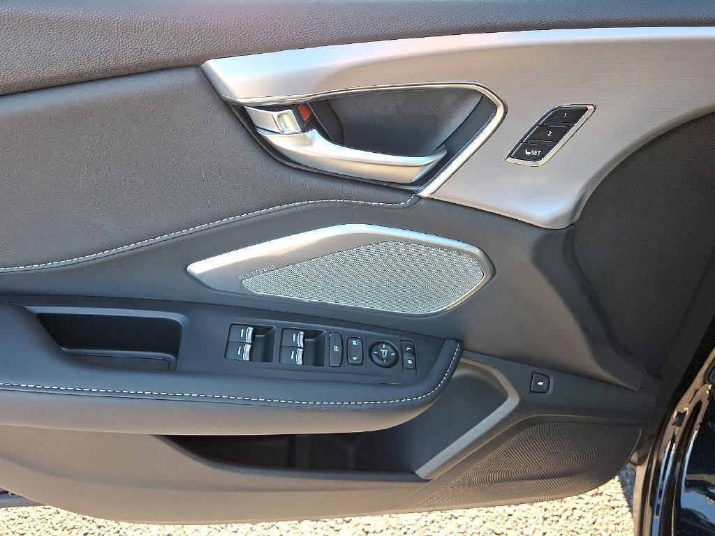 Certified 2025 Acura RDX w/ Technology Package AWD/4WD image 13