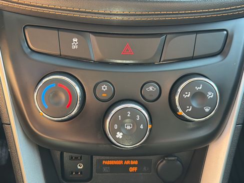 Used 2019 Chevrolet Trax LT w/ LT Convenience Package FWD image 20