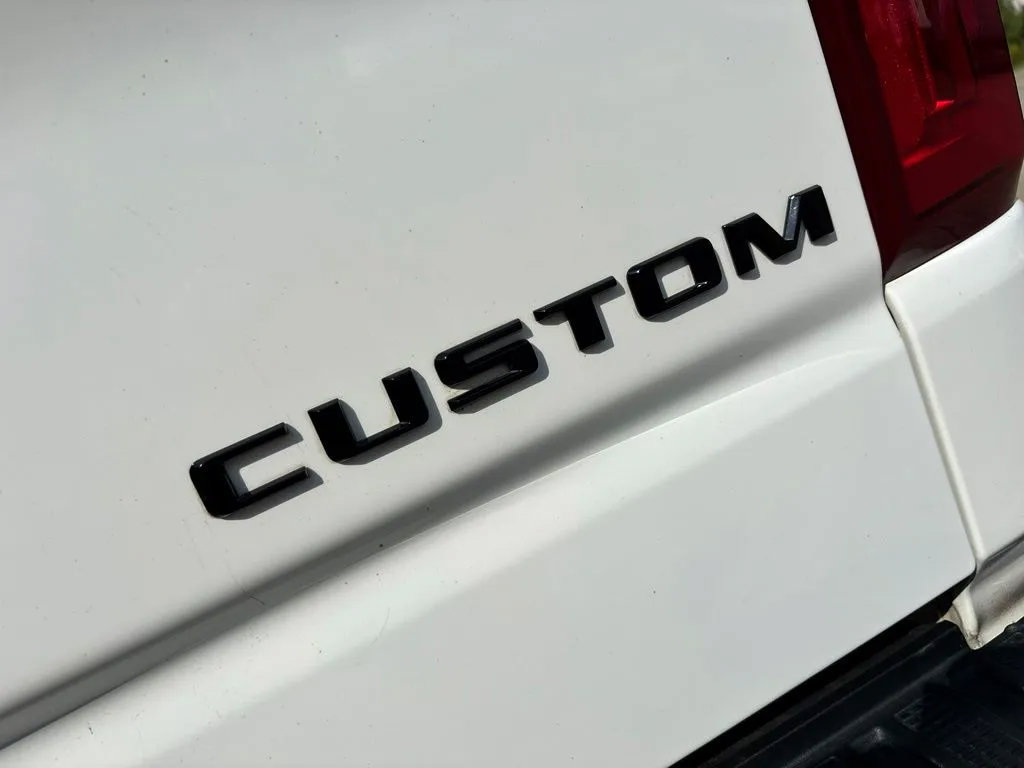 Used 2022 Chevrolet Silverado 1500 Custom Trail Boss w/ LPO, Dark Essentials Package AWD/4WD image 11