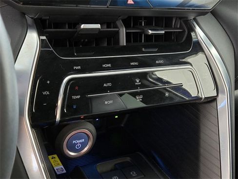 Used 2021 Toyota Venza Limited image 36