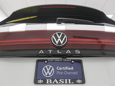 Certified 2025 Volkswagen Atlas Peak Edition SE image 15