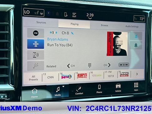 Used 2022 Chrysler Pacifica Touring-L image 29