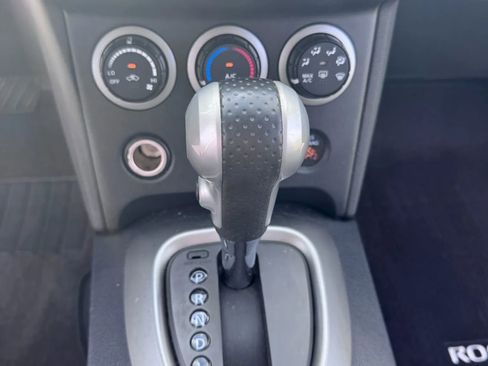 Used 2013 Nissan Rogue SV image 16