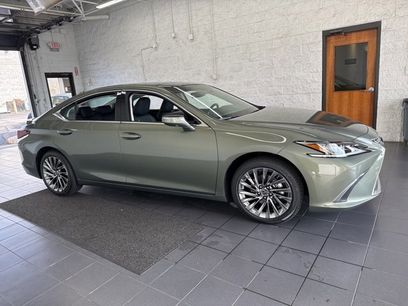 New 2025 Lexus ES 350 w/ Luxury Package