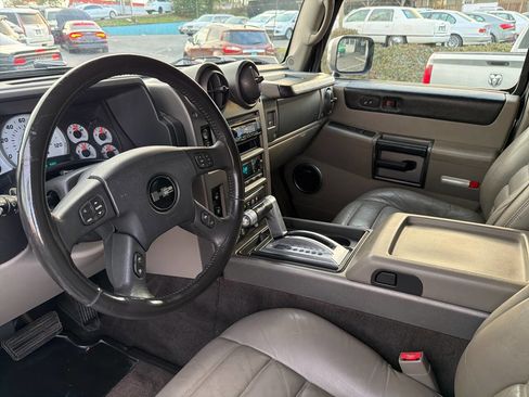 Used 2004 HUMMER H2 w/ Preferred Equipment Group image 26